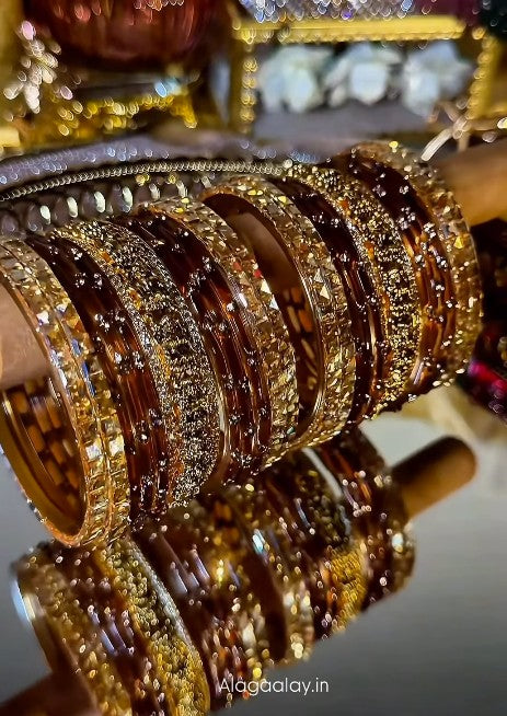 BX09 - Premium Dot with Lakshmi Bangles - Full set